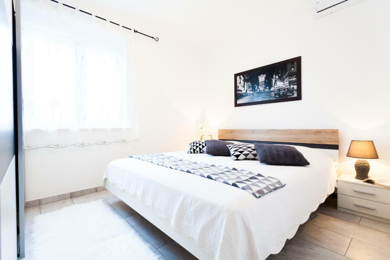 Guest House Mara Вела-Лука Экстерьер фото